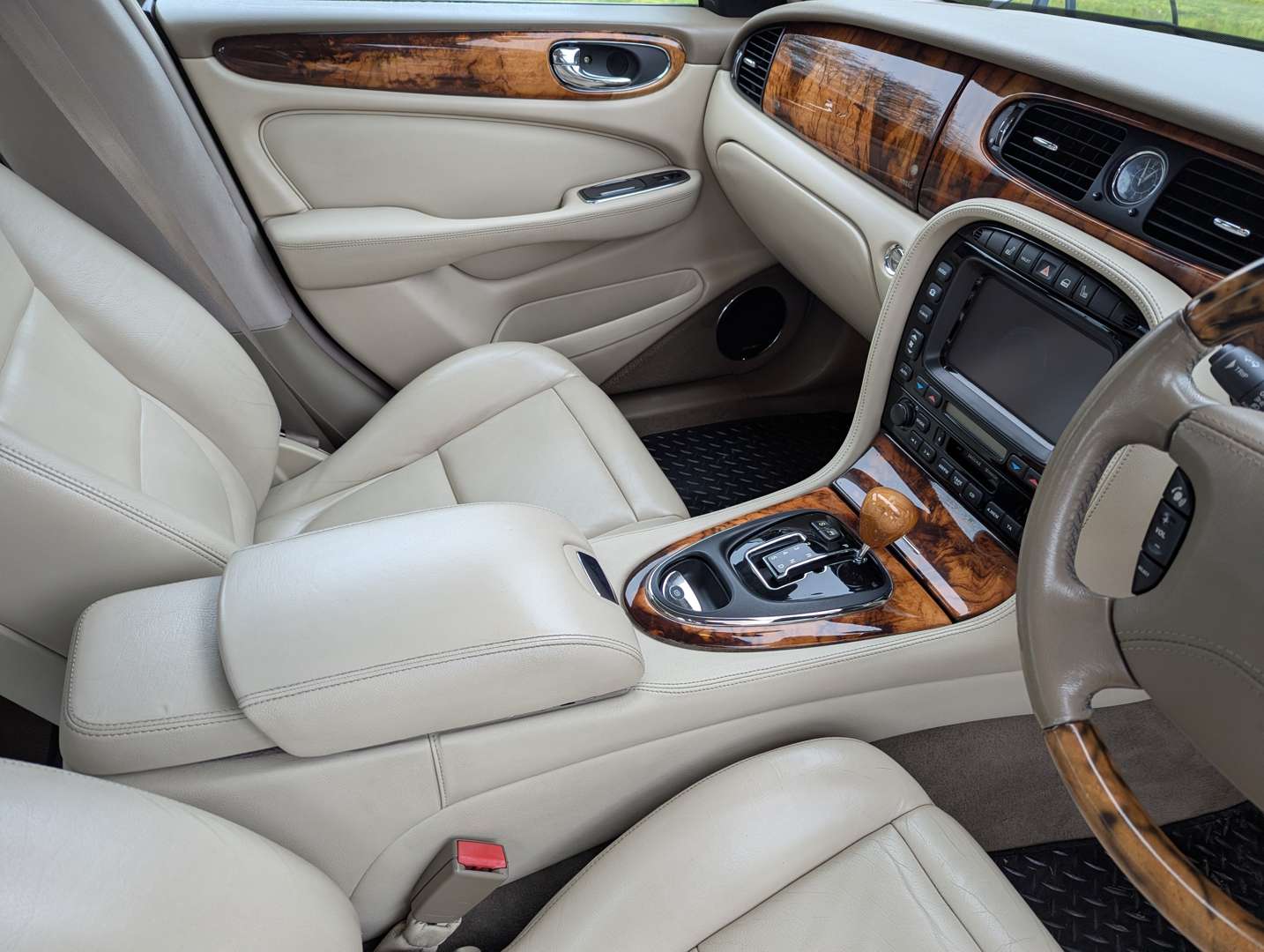 <p>2003 JAGUAR XJ8 V8 SE AUTO</p>