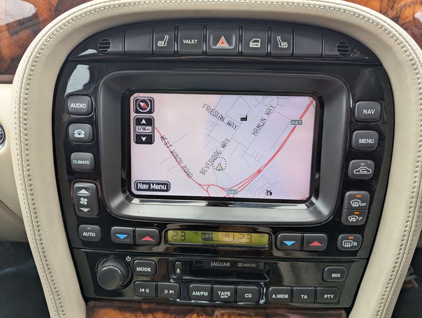 <p>2003 JAGUAR XJ8 V8 SE AUTO</p>