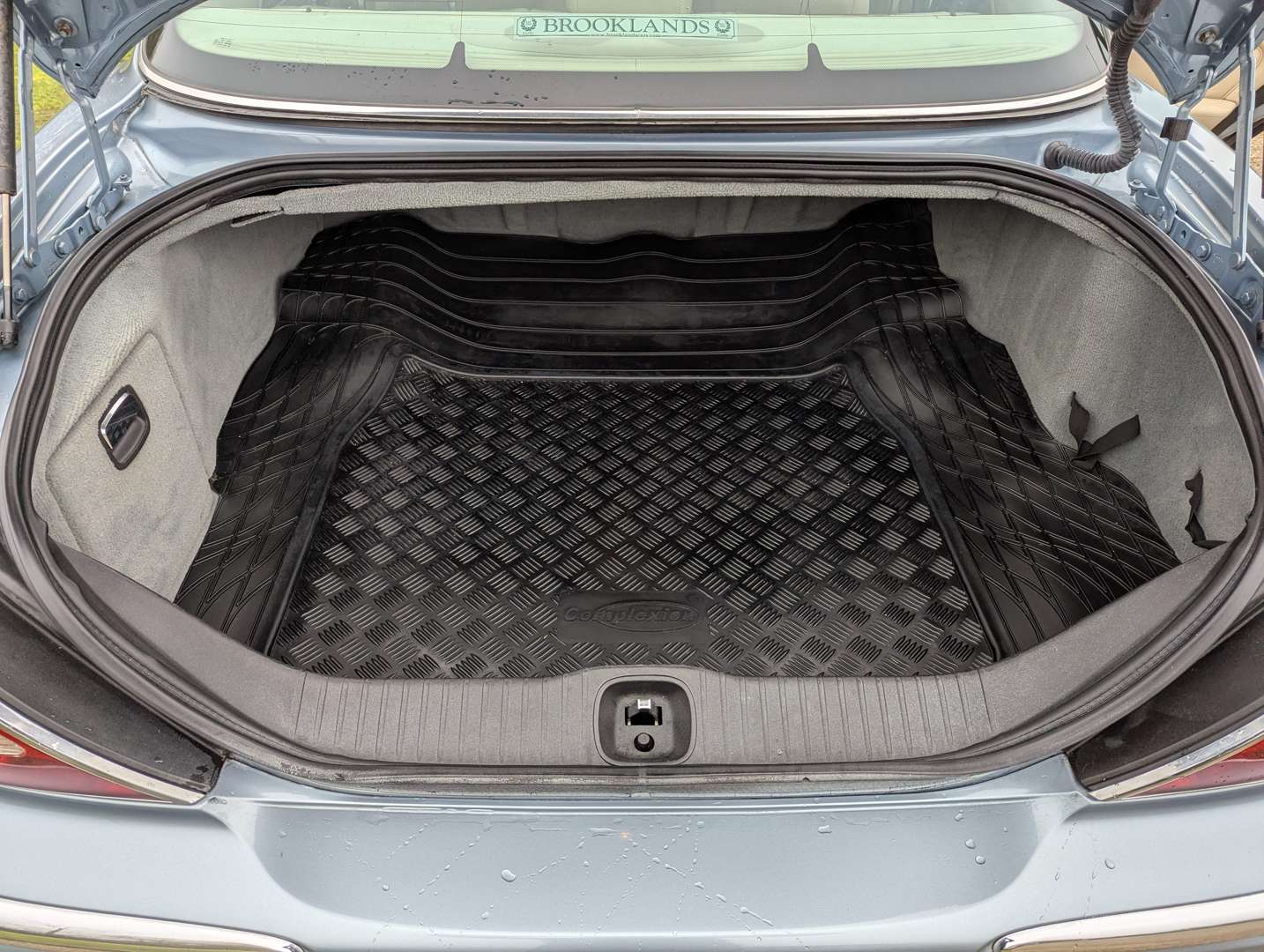 <p>2003 JAGUAR XJ8 V8 SE AUTO</p>