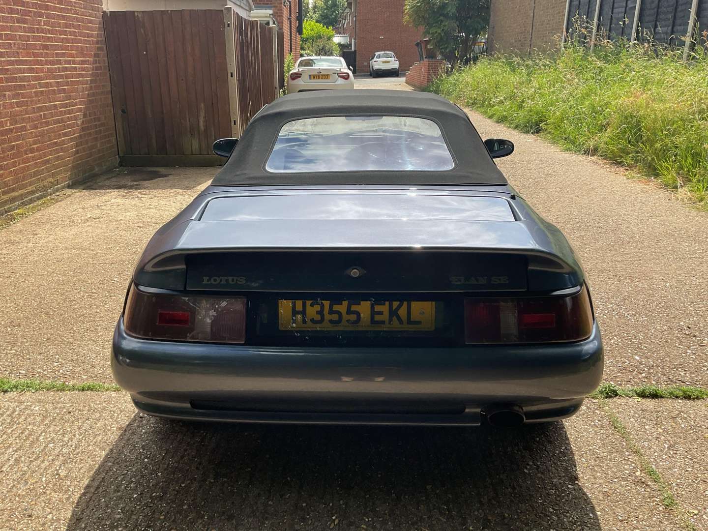 <p>1991 LOTUS ELAN SE TURBO</p>