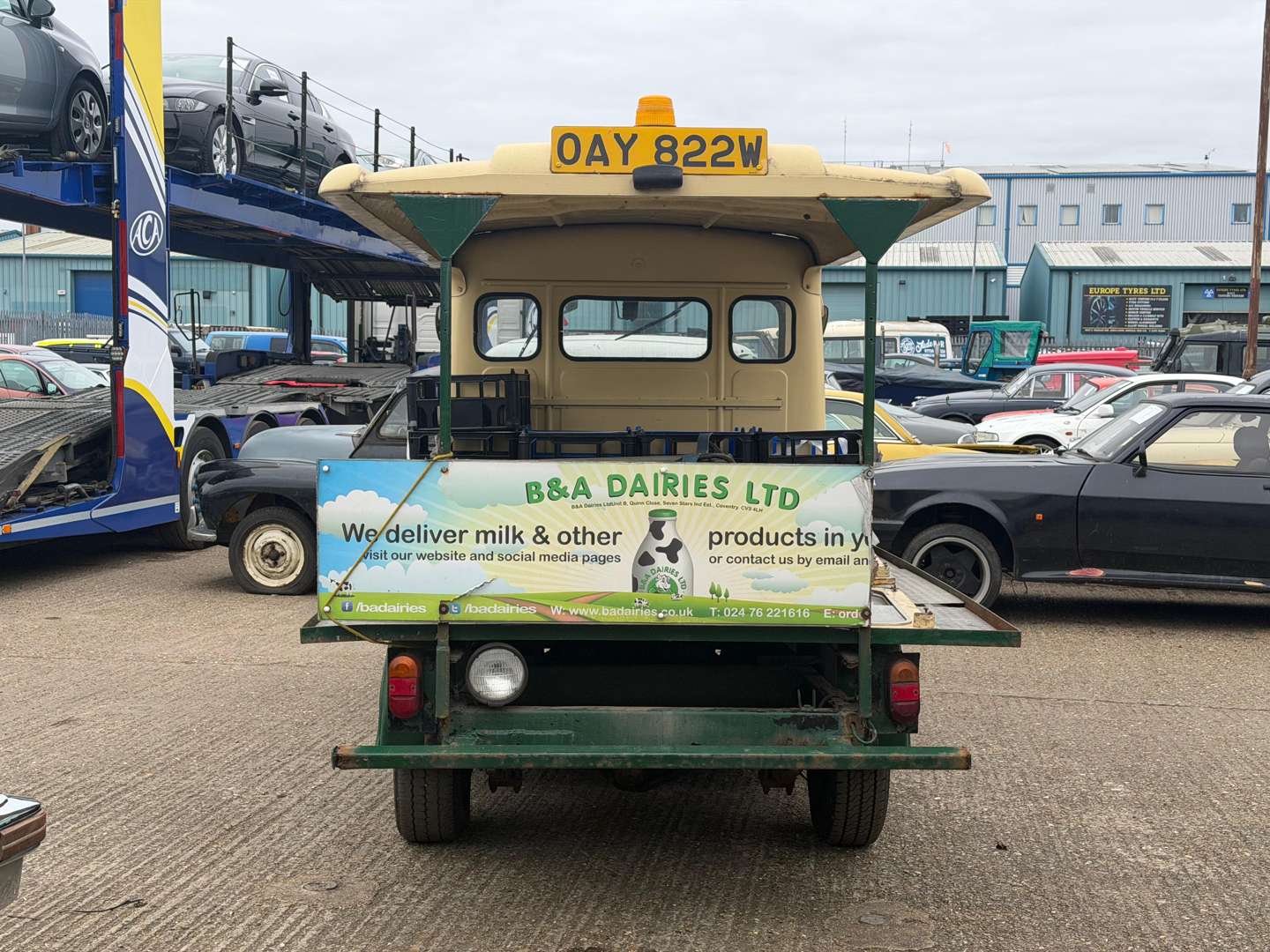 <p>1980 CROMPTON LEYLAND MILK FLOAT</p>