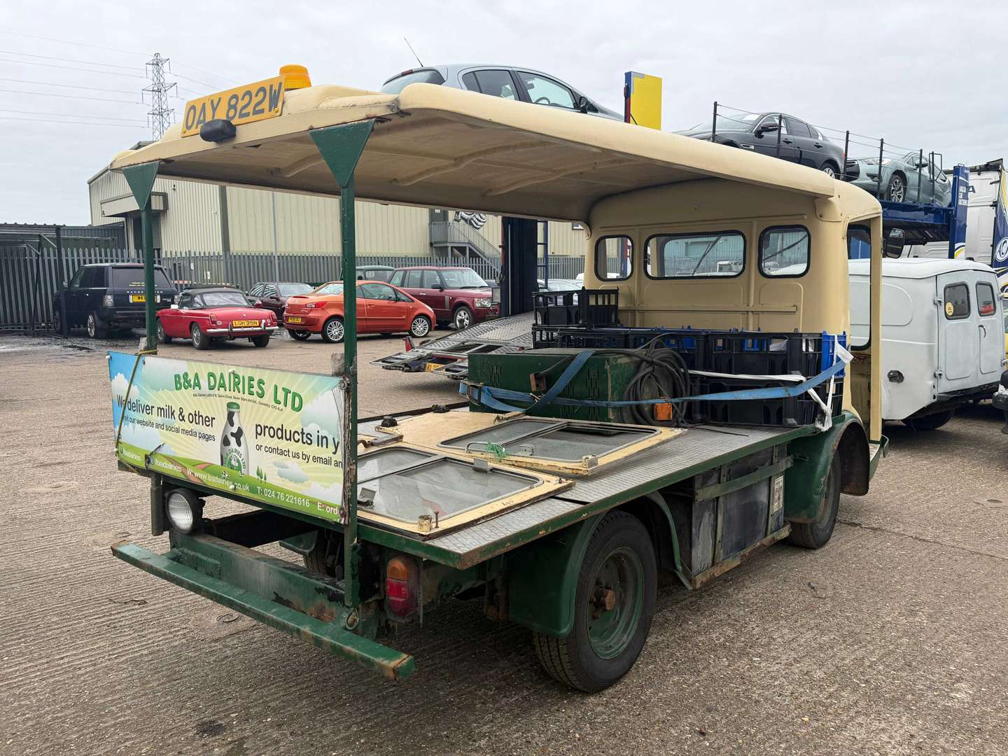 <p>1980 CROMPTON LEYLAND MILK FLOAT</p>