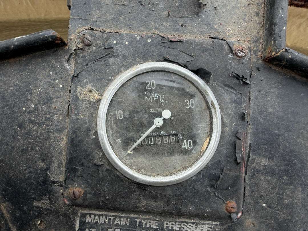 <p>1980 CROMPTON LEYLAND MILK FLOAT</p>