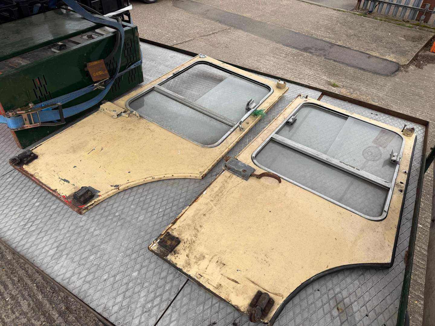 <p>1980 CROMPTON LEYLAND MILK FLOAT</p>