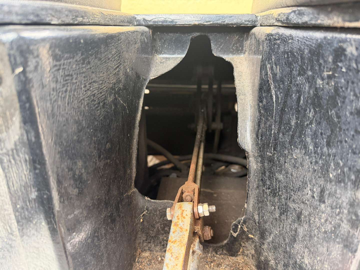 <p>1980 CROMPTON LEYLAND MILK FLOAT</p>