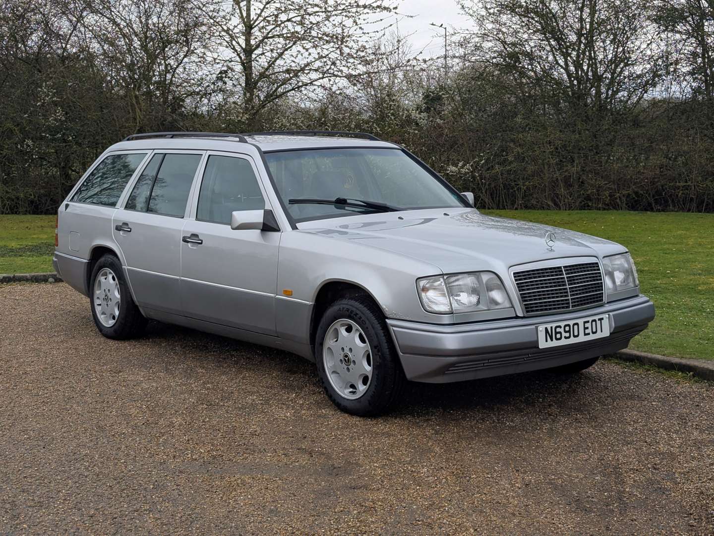 <p>1995 MERCEDES E220 W124 AUTO</p>