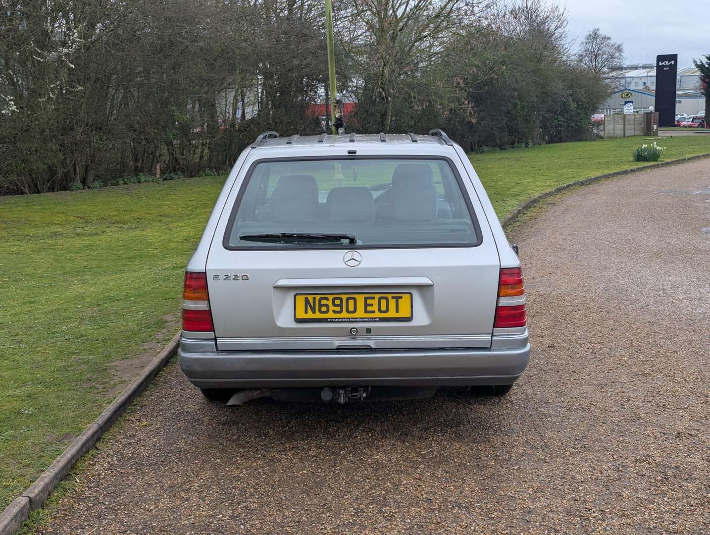 <p>1995 MERCEDES E220 W124 AUTO</p>