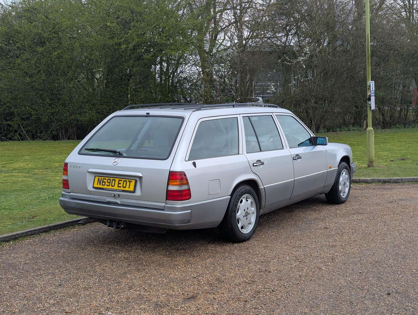 <p>1995 MERCEDES E220 W124 AUTO</p>