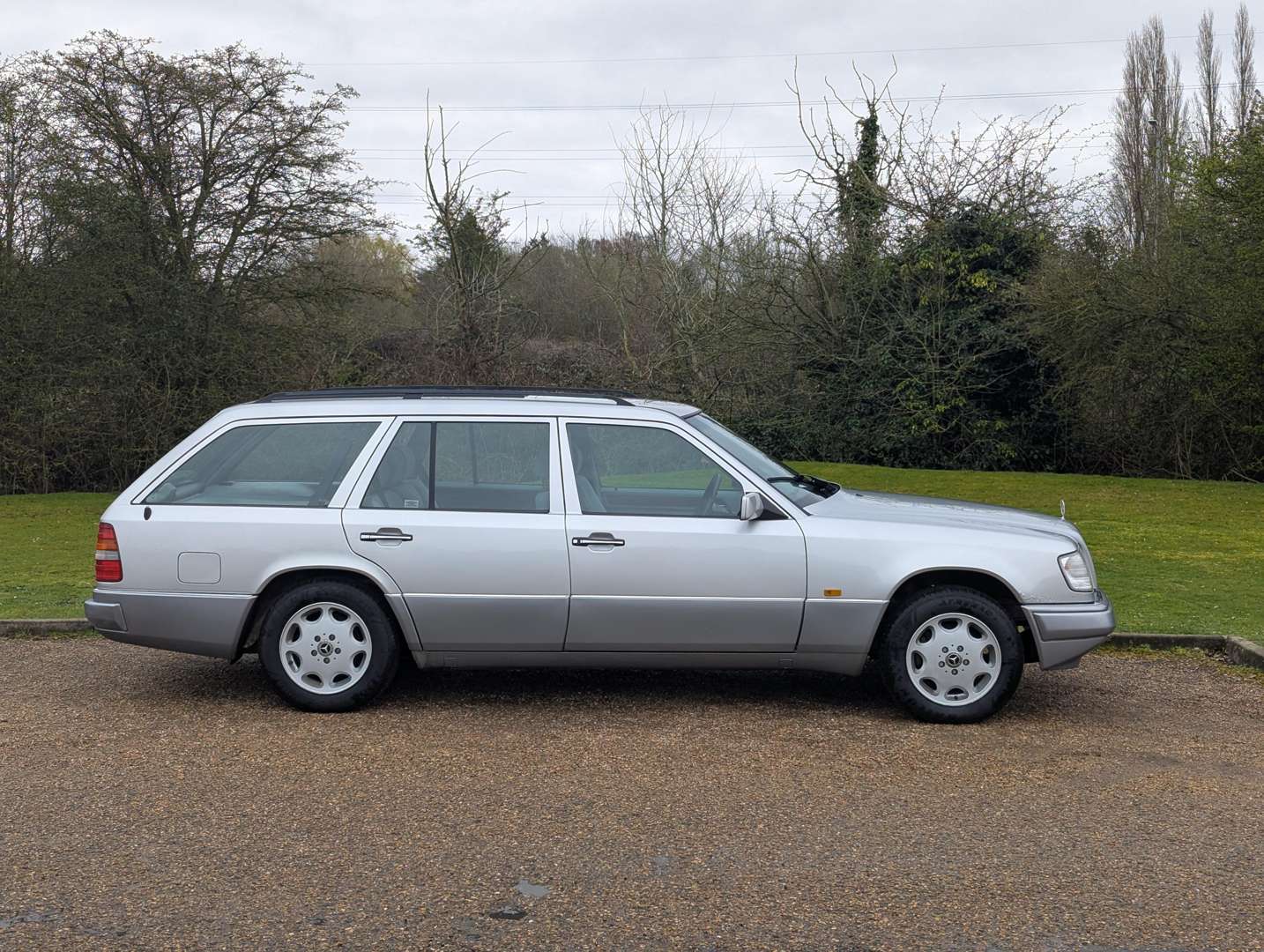 <p>1995 MERCEDES E220 W124 AUTO</p>