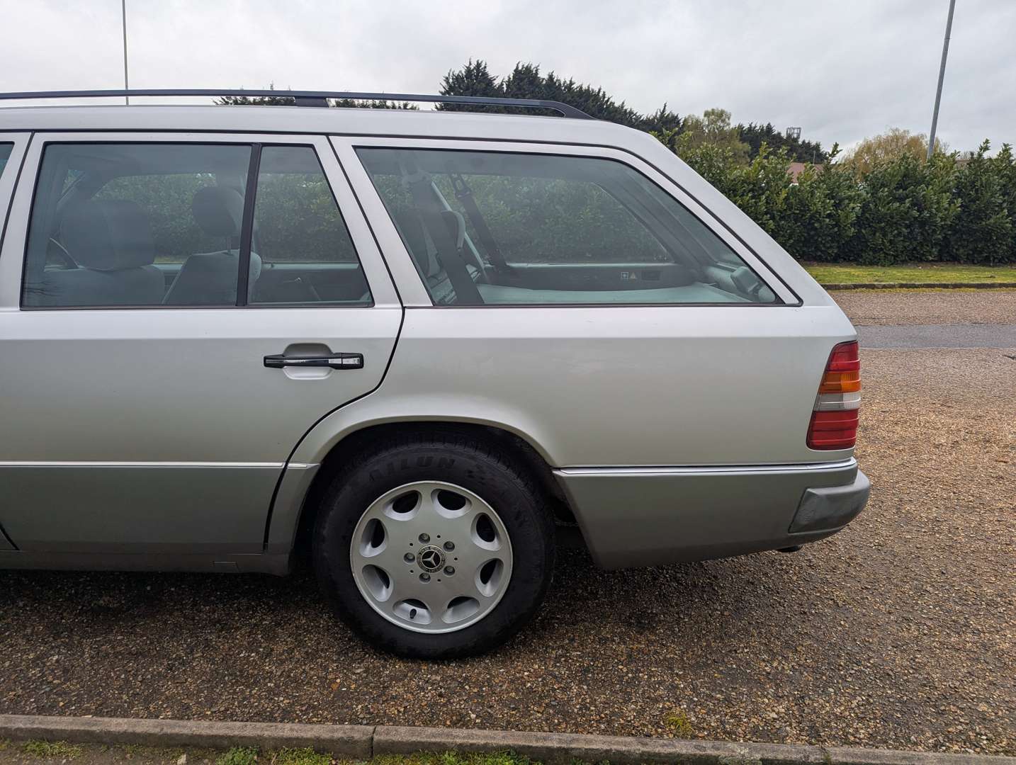 <p>1995 MERCEDES E220 W124 AUTO</p>