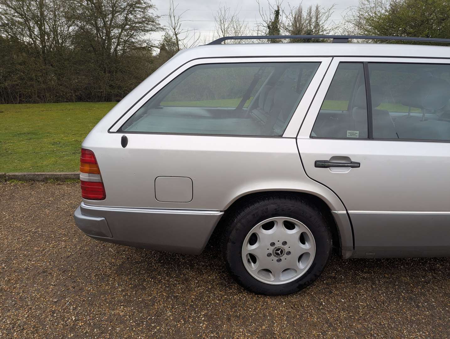 <p>1995 MERCEDES E220 W124 AUTO</p>