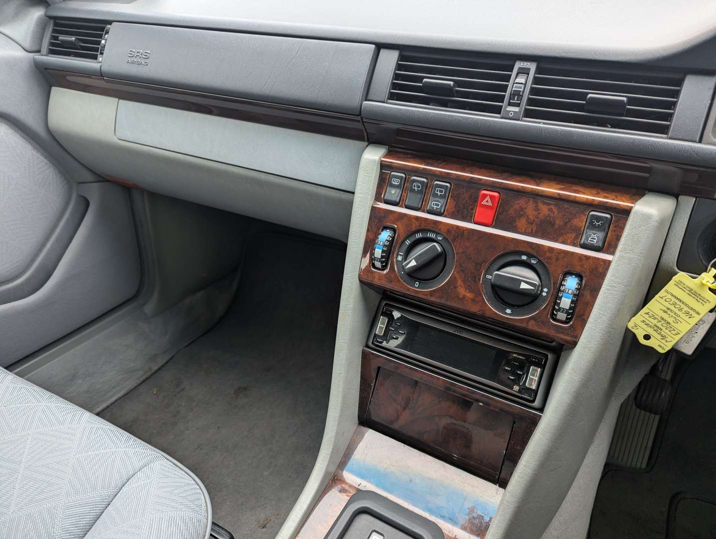 <p>1995 MERCEDES E220 W124 AUTO</p>