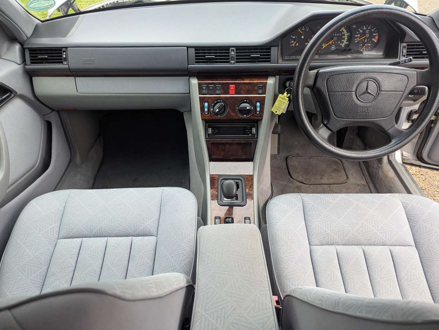 <p>1995 MERCEDES E220 W124 AUTO</p>