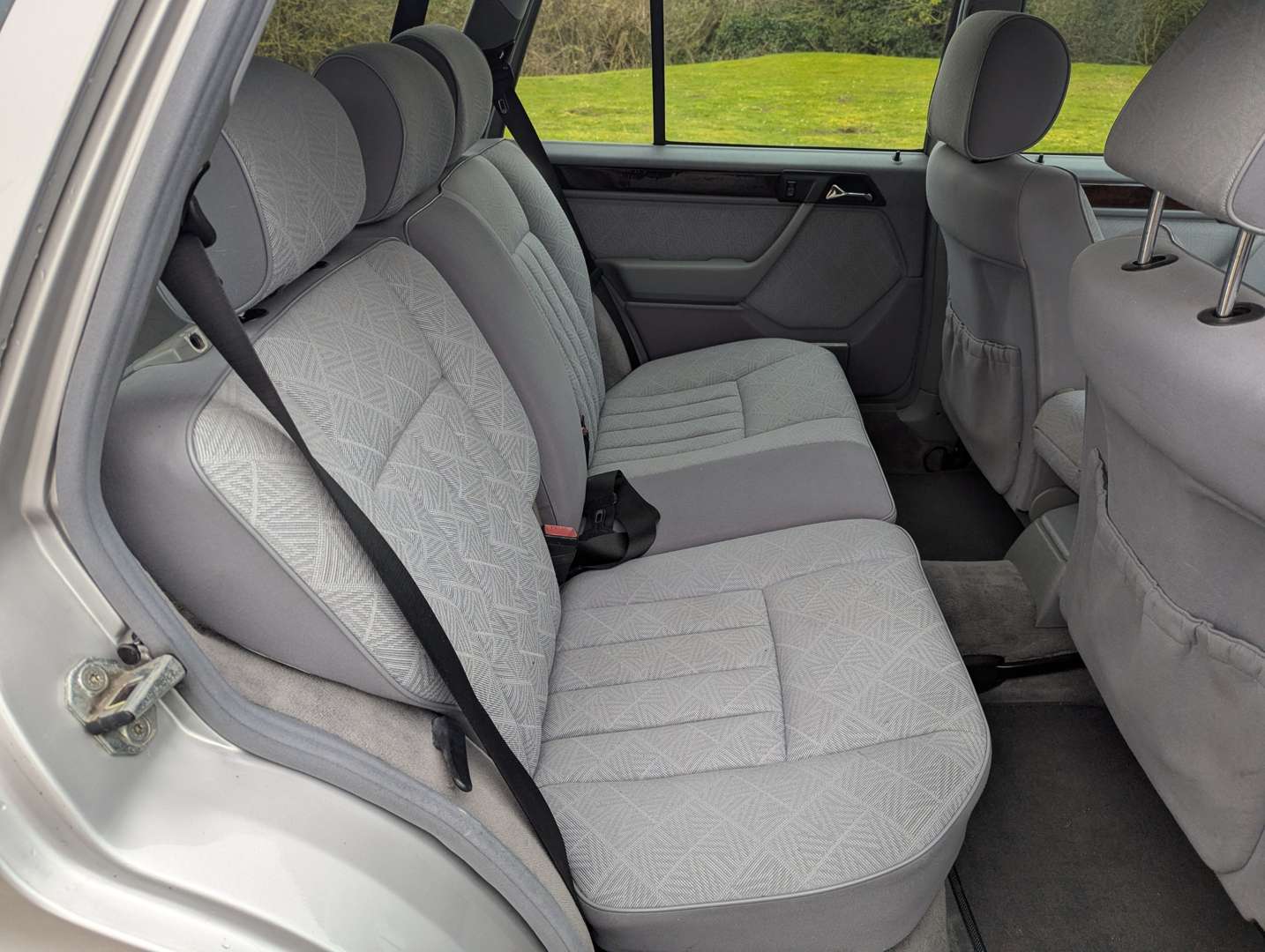 <p>1995 MERCEDES E220 W124 AUTO</p>