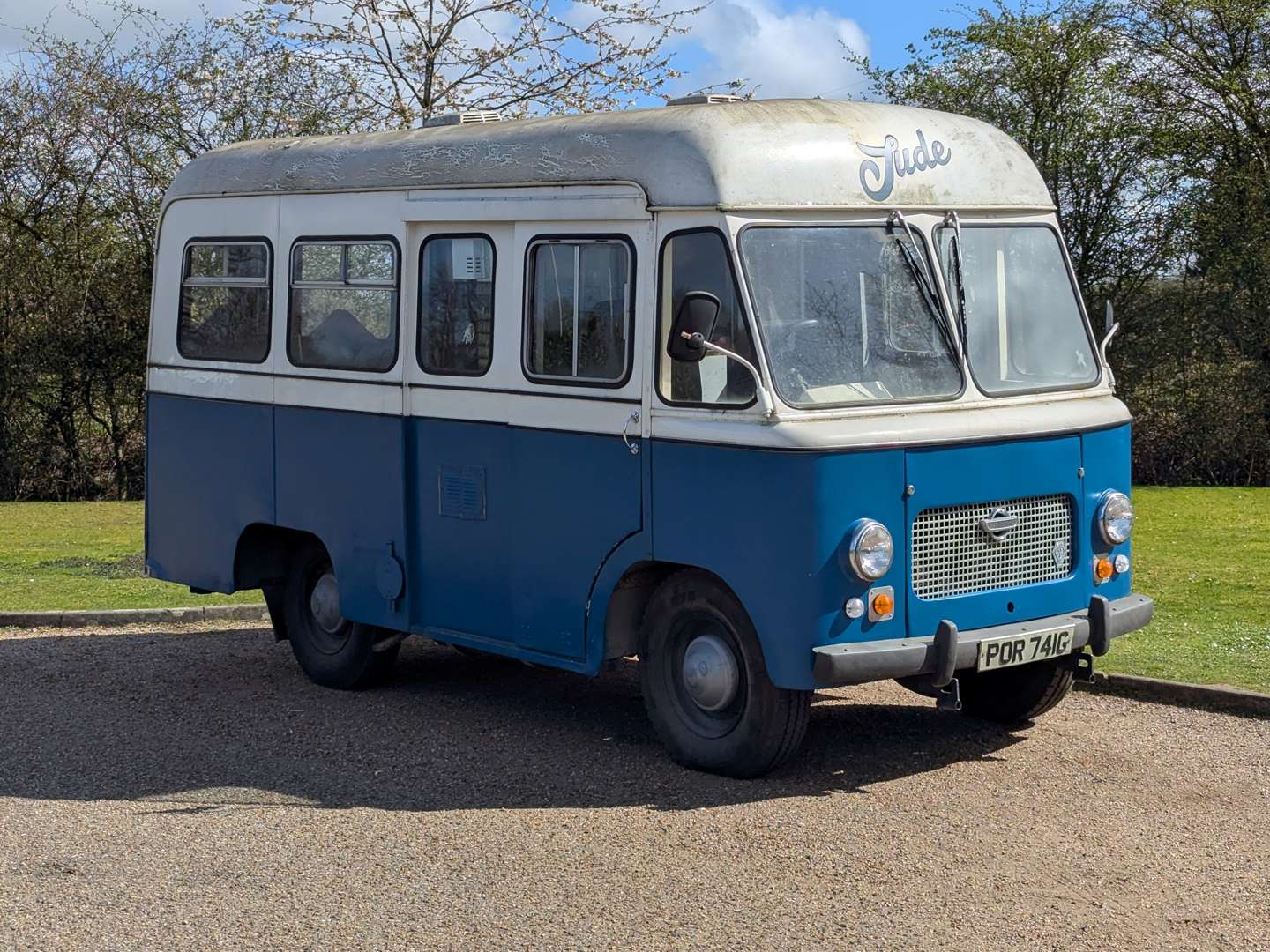 <p>1969 MORRIS MOTOR CARAVAN</p>