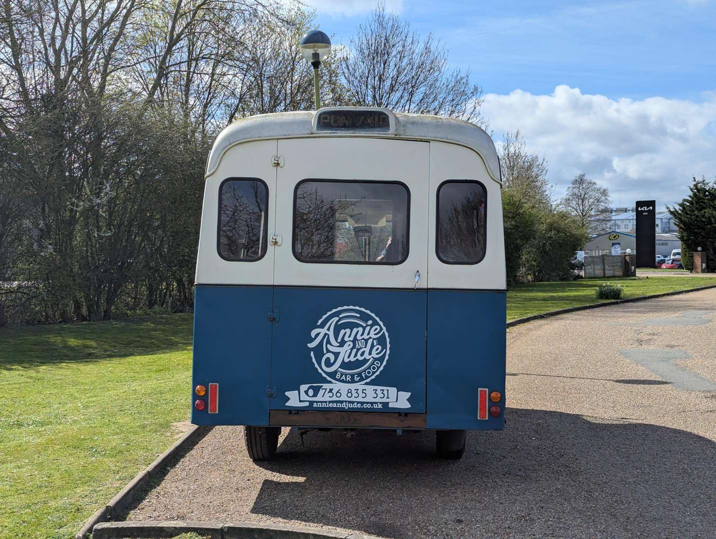 <p>1969 MORRIS MOTOR CARAVAN</p>