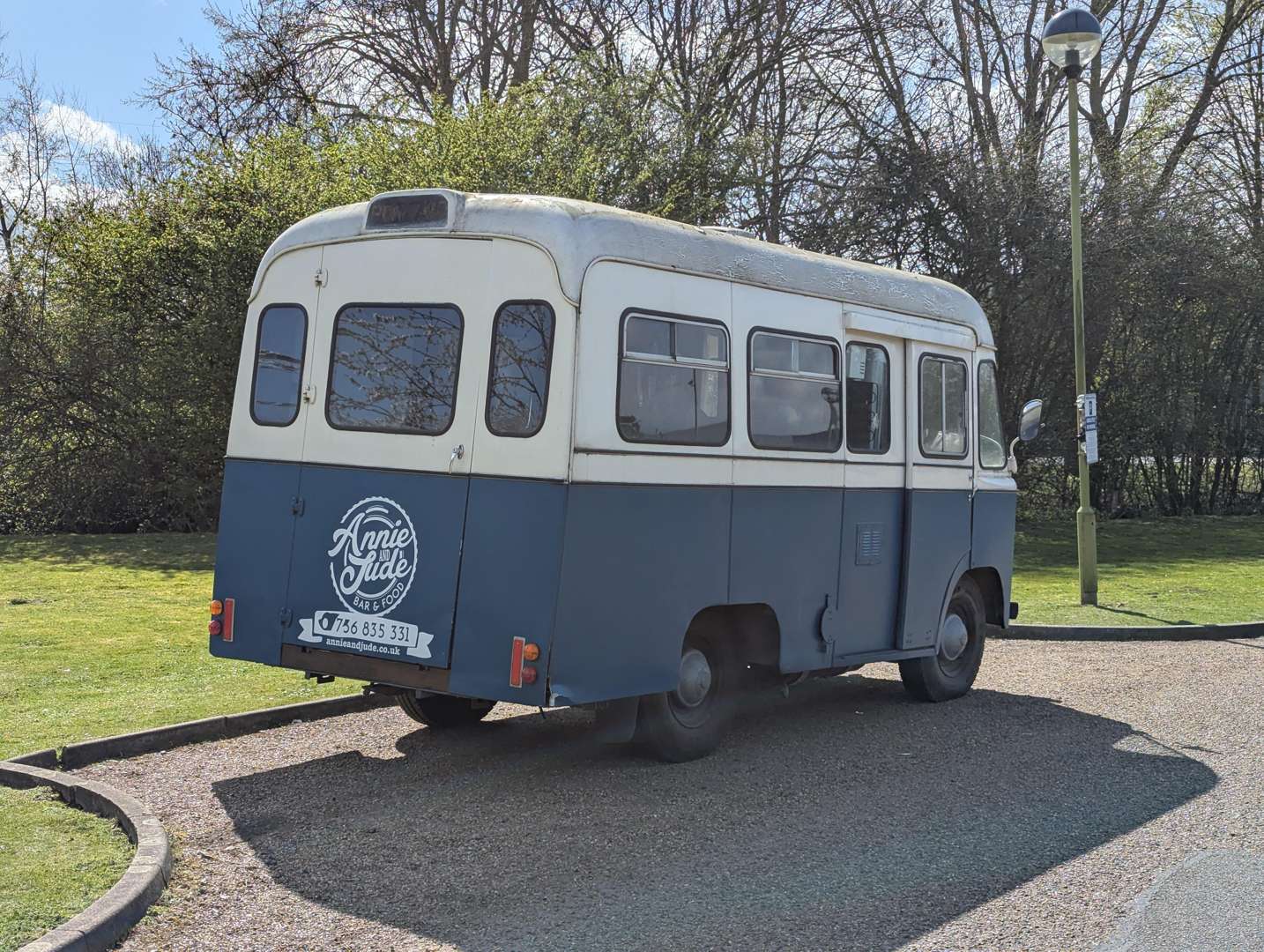 <p>1969 MORRIS MOTOR CARAVAN</p>