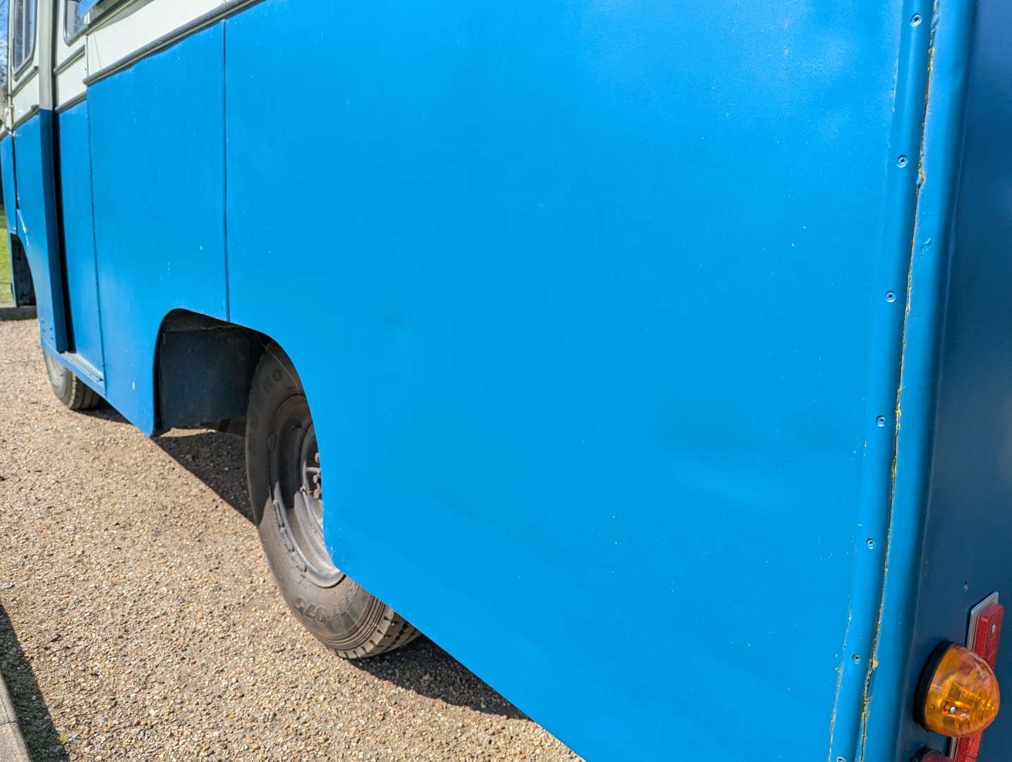 <p>1969 MORRIS MOTOR CARAVAN</p>