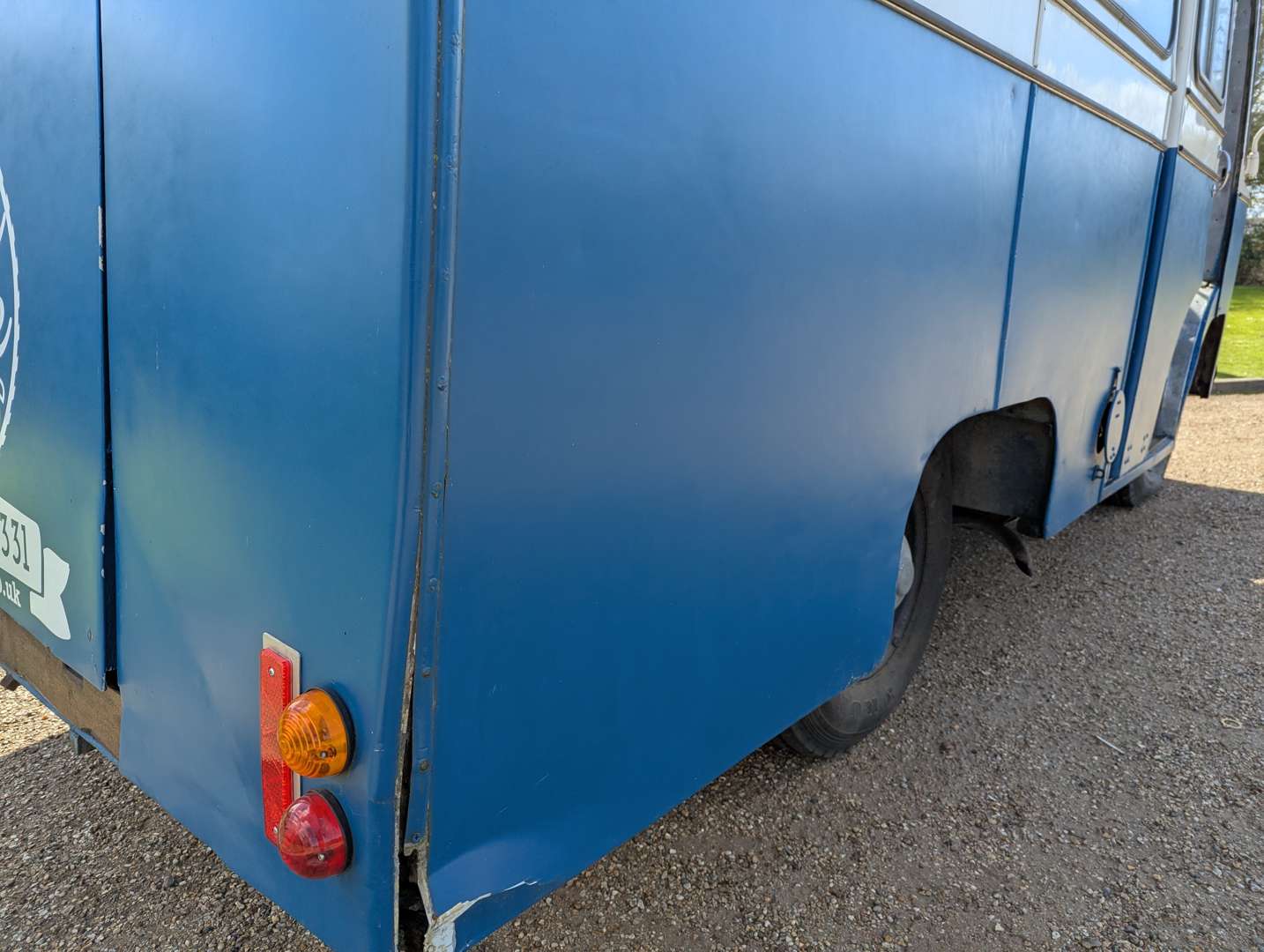 <p>1969 MORRIS MOTOR CARAVAN</p>