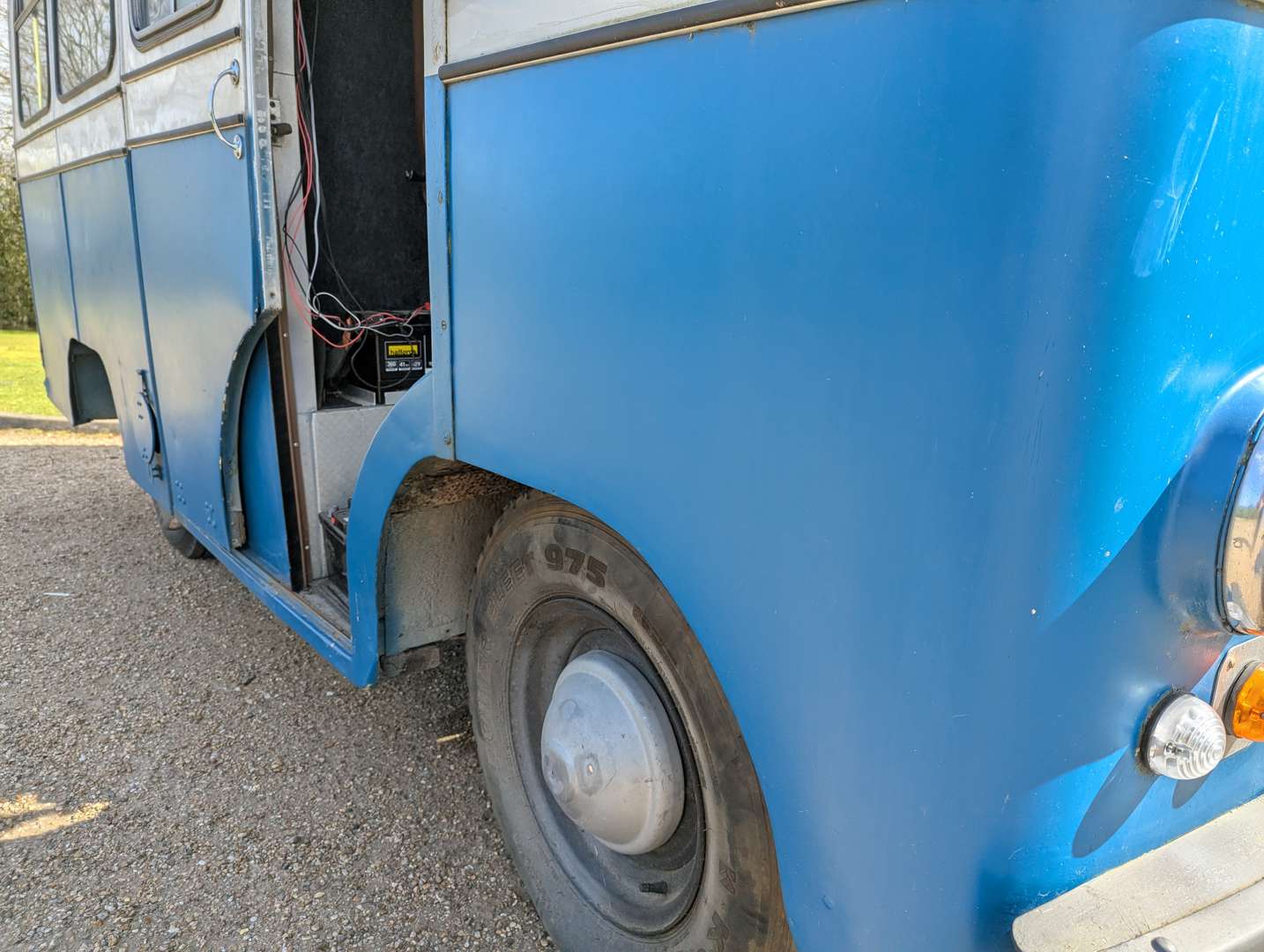 <p>1969 MORRIS MOTOR CARAVAN</p>