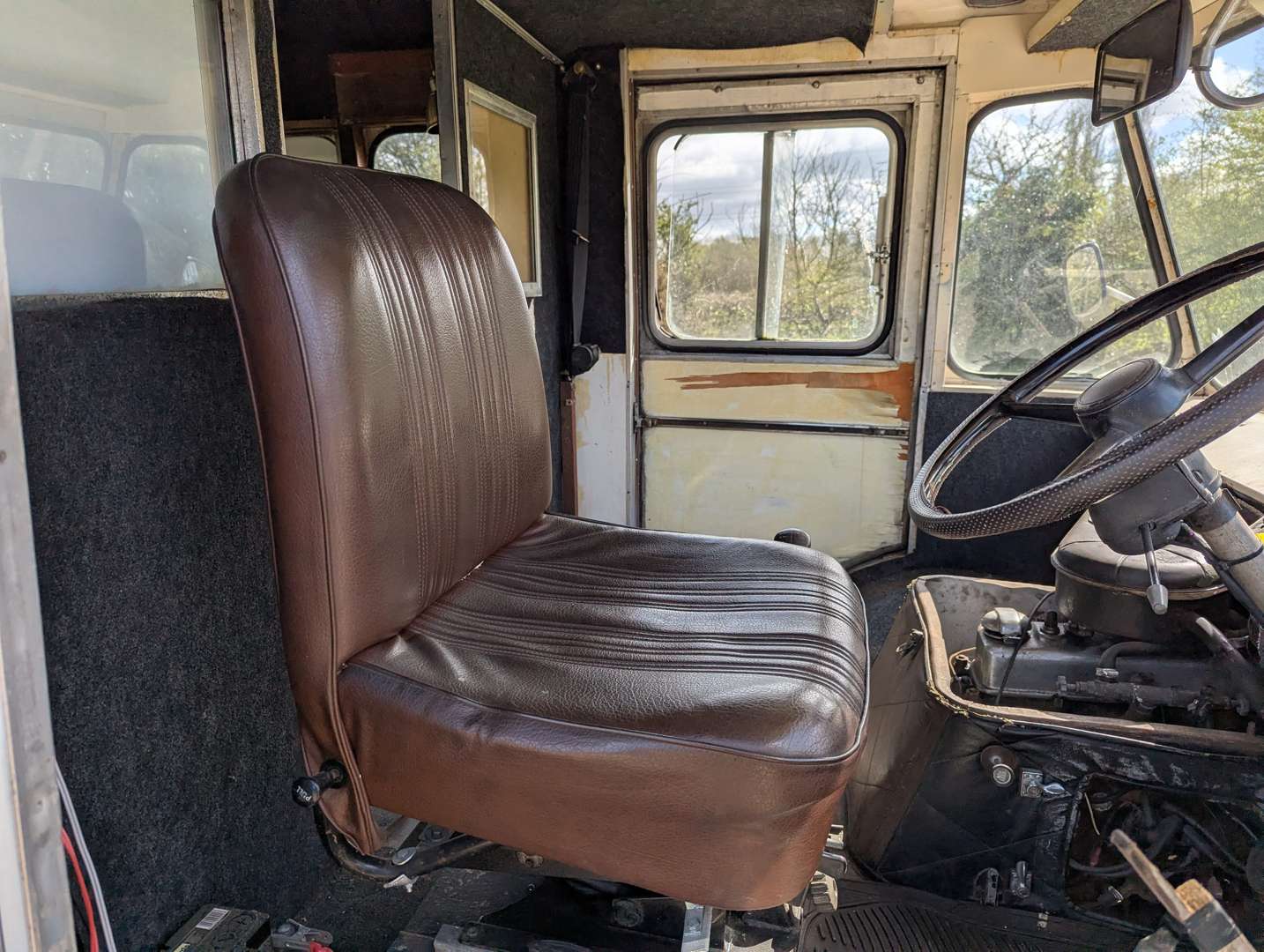 <p>1969 MORRIS MOTOR CARAVAN</p>