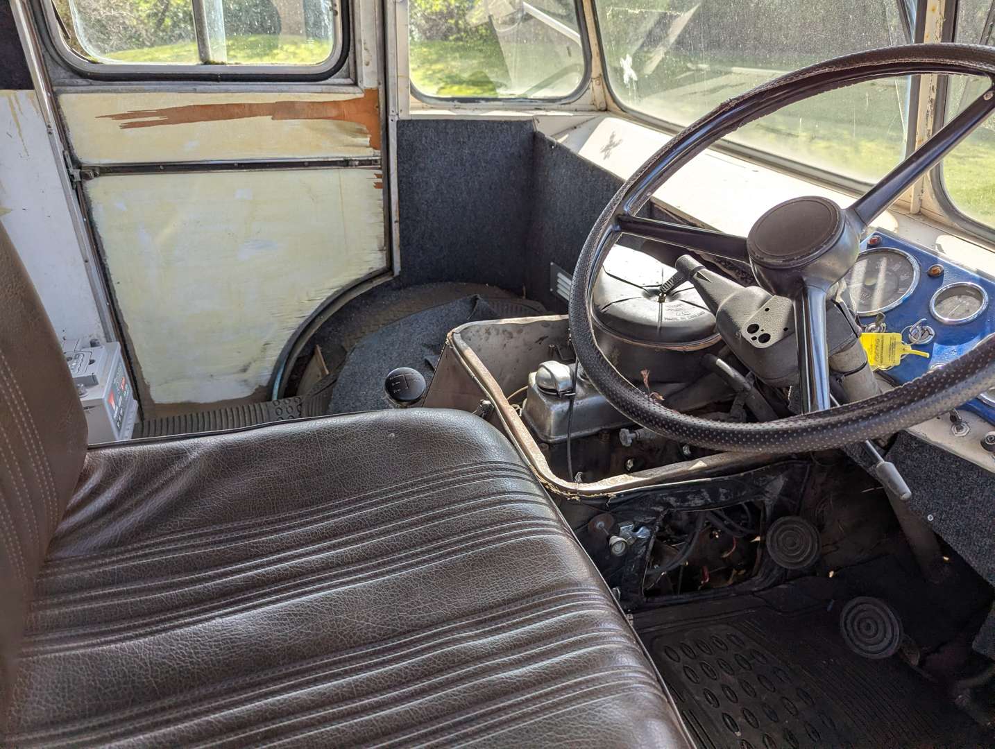 <p>1969 MORRIS MOTOR CARAVAN</p>