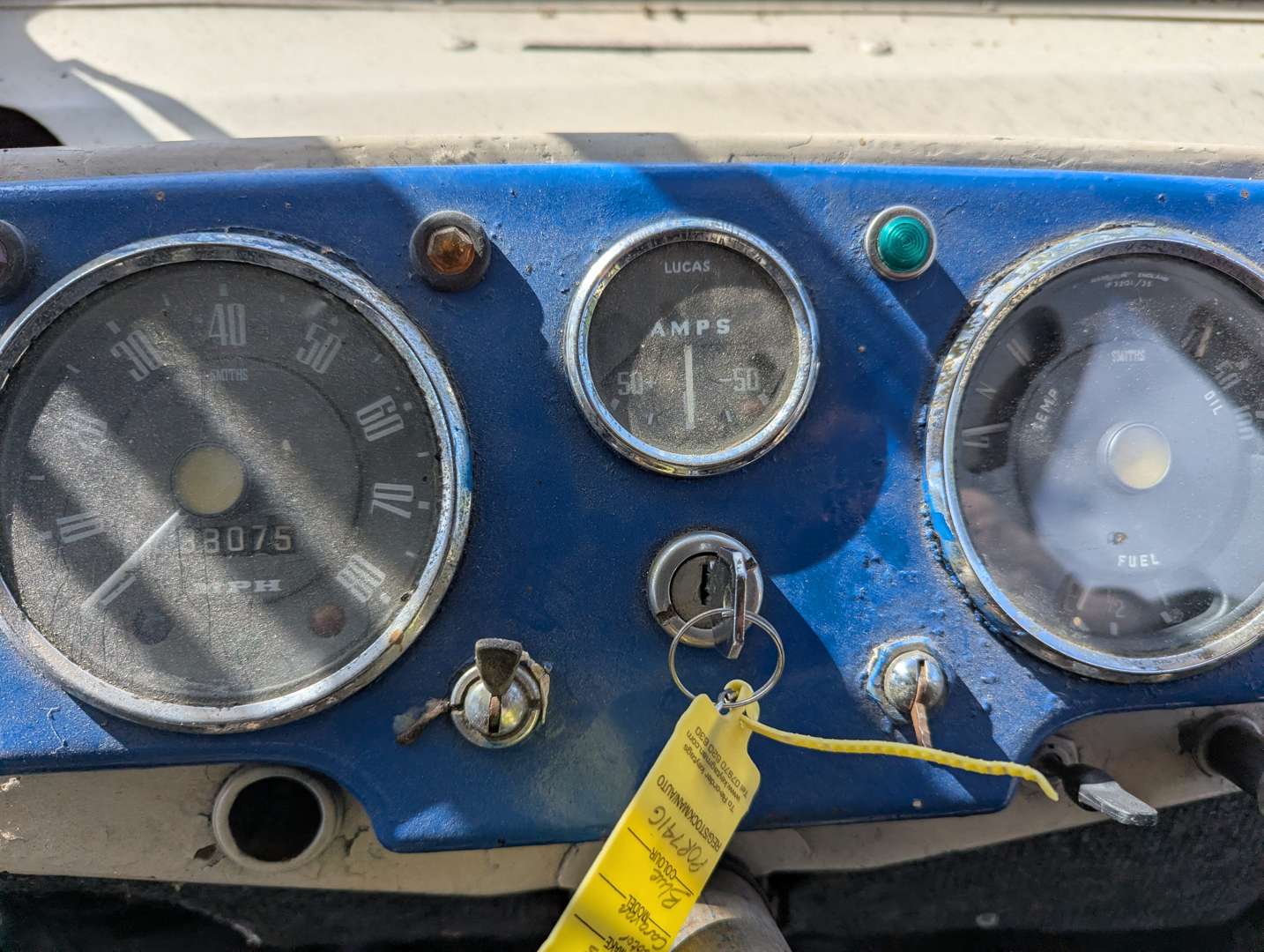 <p>1969 MORRIS MOTOR CARAVAN</p>