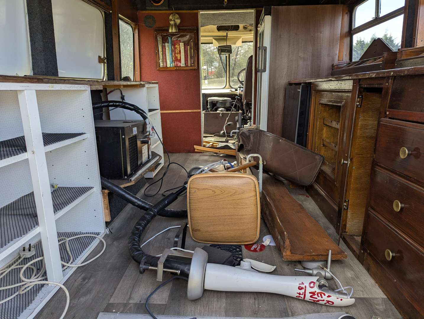 <p>1969 MORRIS MOTOR CARAVAN</p>