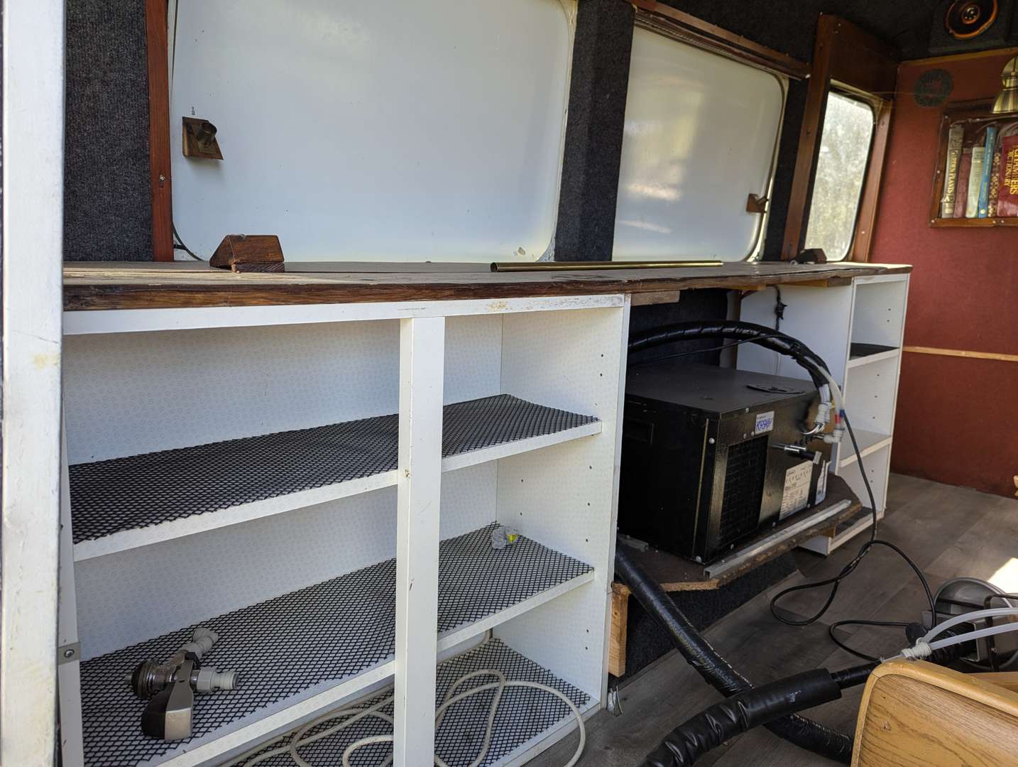 <p>1969 MORRIS MOTOR CARAVAN</p>