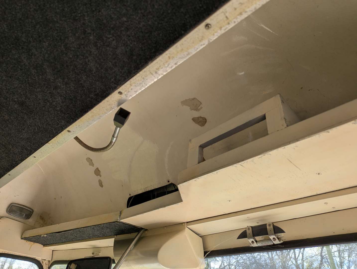 <p>1969 MORRIS MOTOR CARAVAN</p>