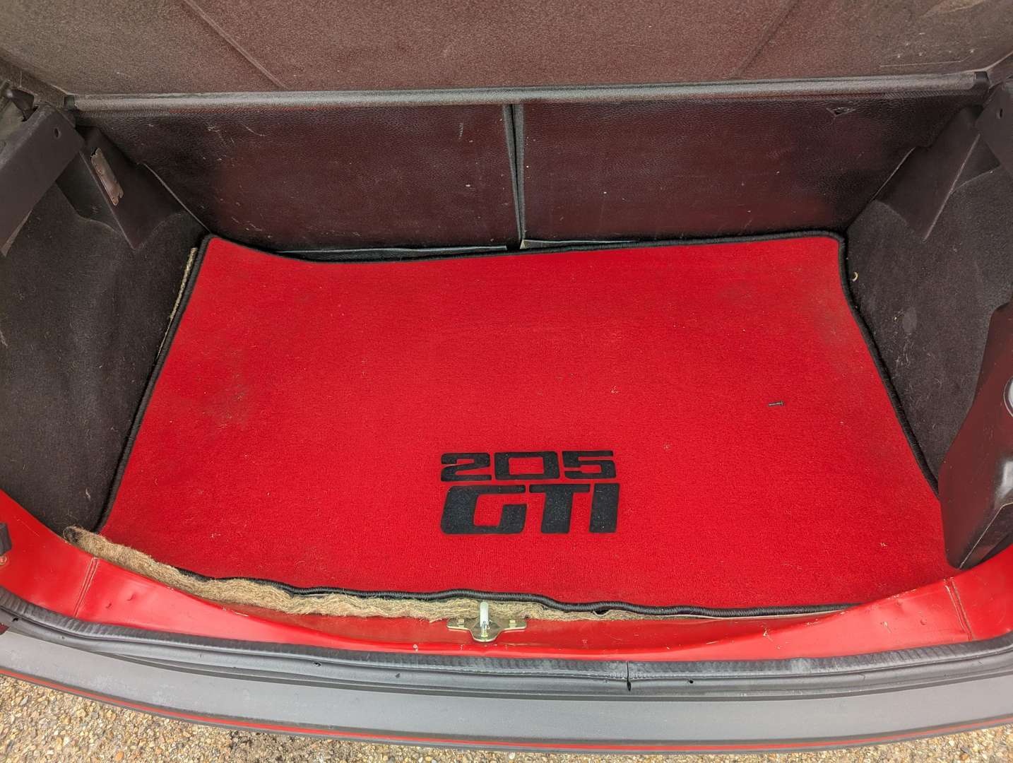 <p>1991 PEUGEOT 205 1.6 GTI</p>