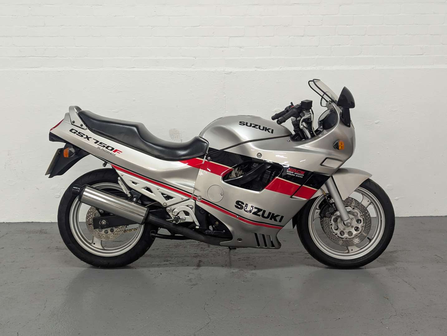 <p>1990 SUZUKI GSX 750F SLINGSHOT</p>