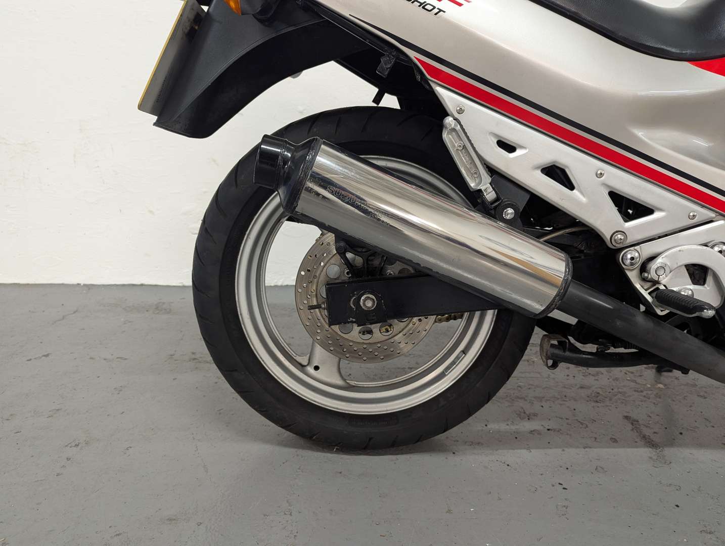 <p>1990 SUZUKI GSX 750F SLINGSHOT</p>