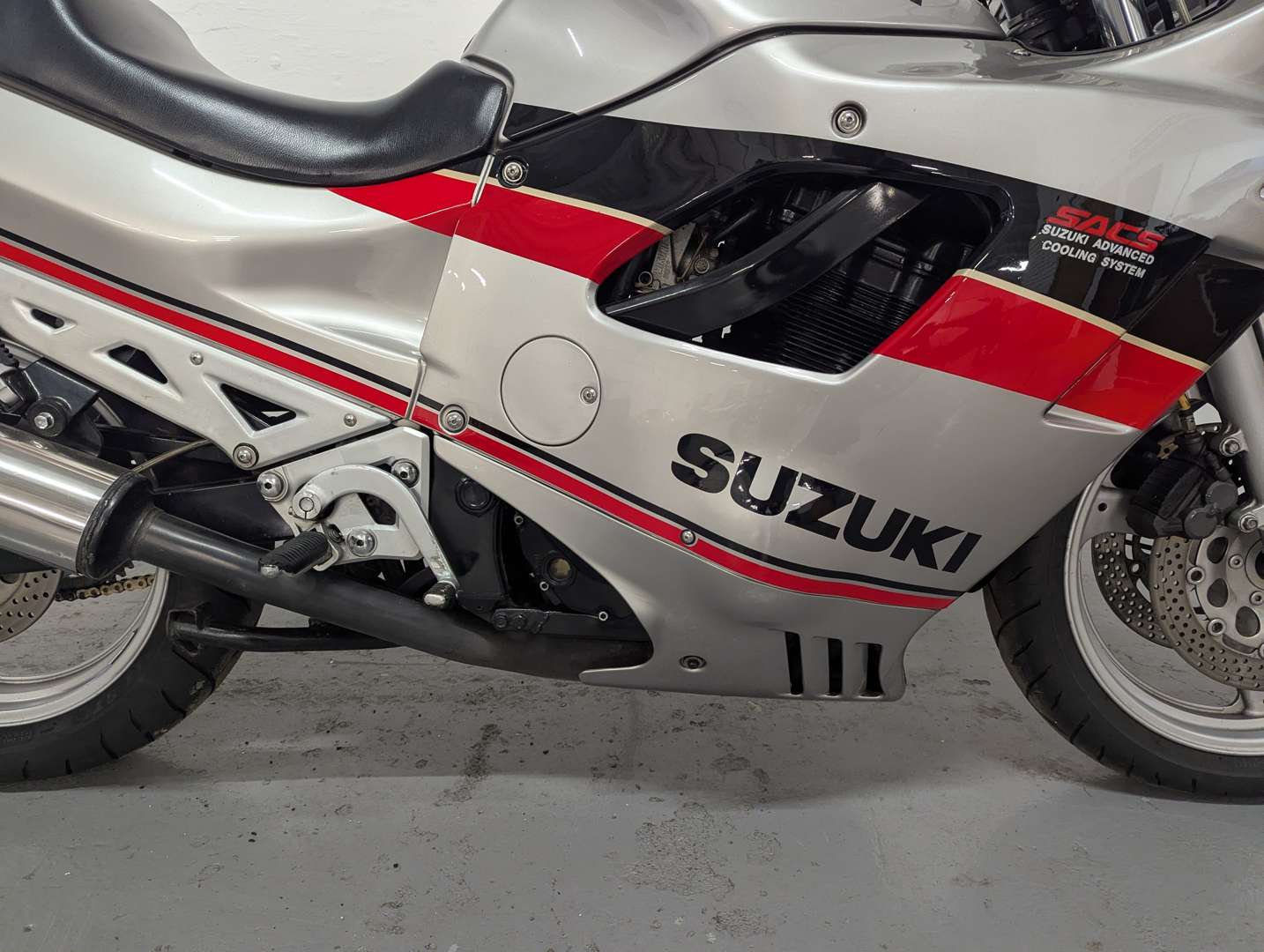 <p>1990 SUZUKI GSX 750F SLINGSHOT</p>