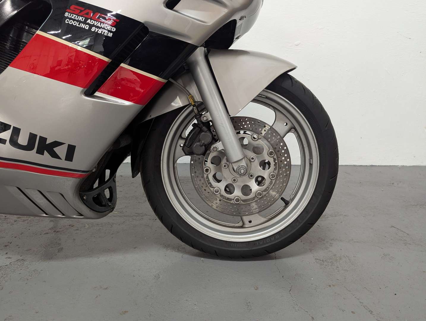 <p>1990 SUZUKI GSX 750F SLINGSHOT</p>