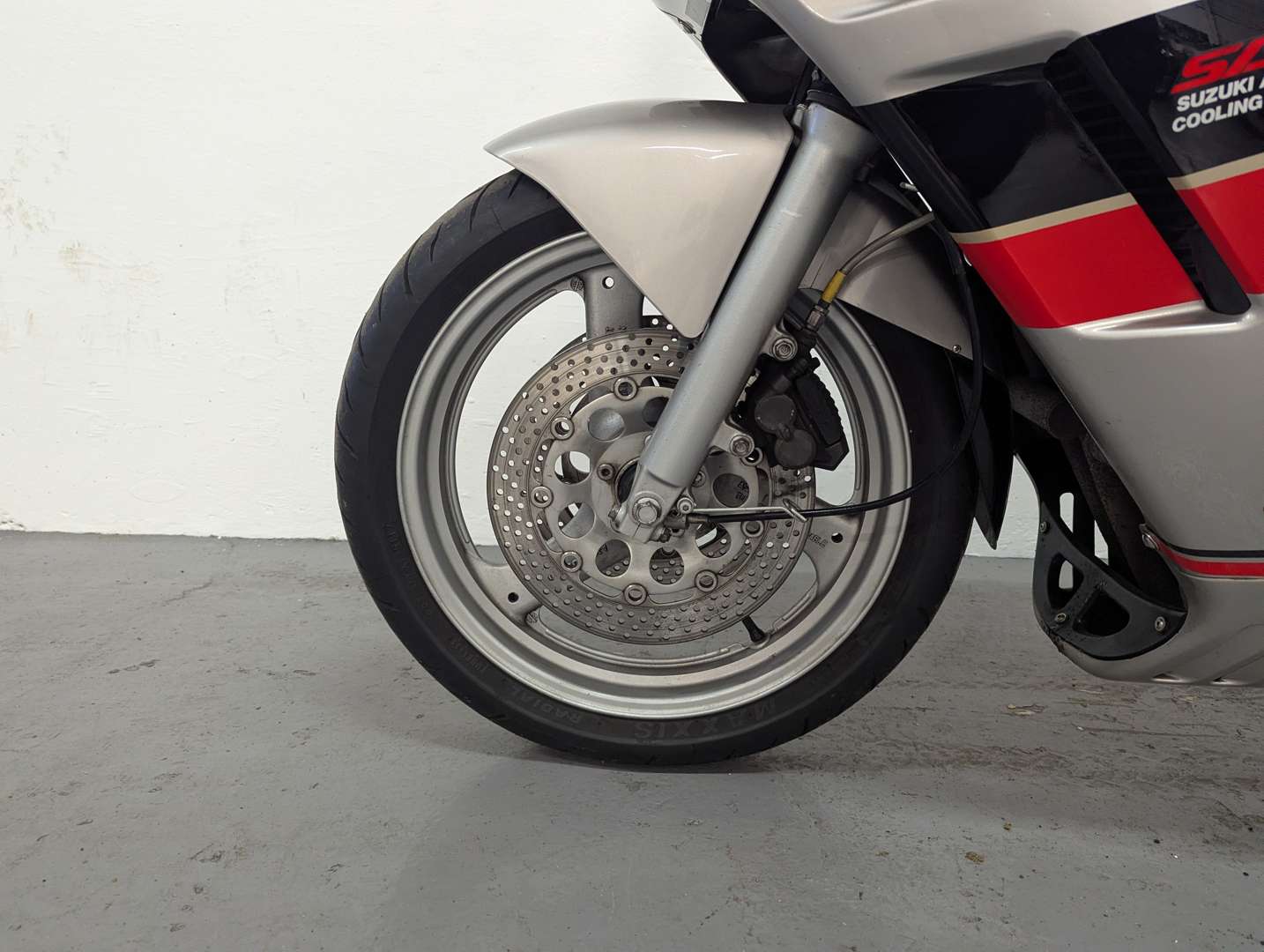 <p>1990 SUZUKI GSX 750F SLINGSHOT</p>