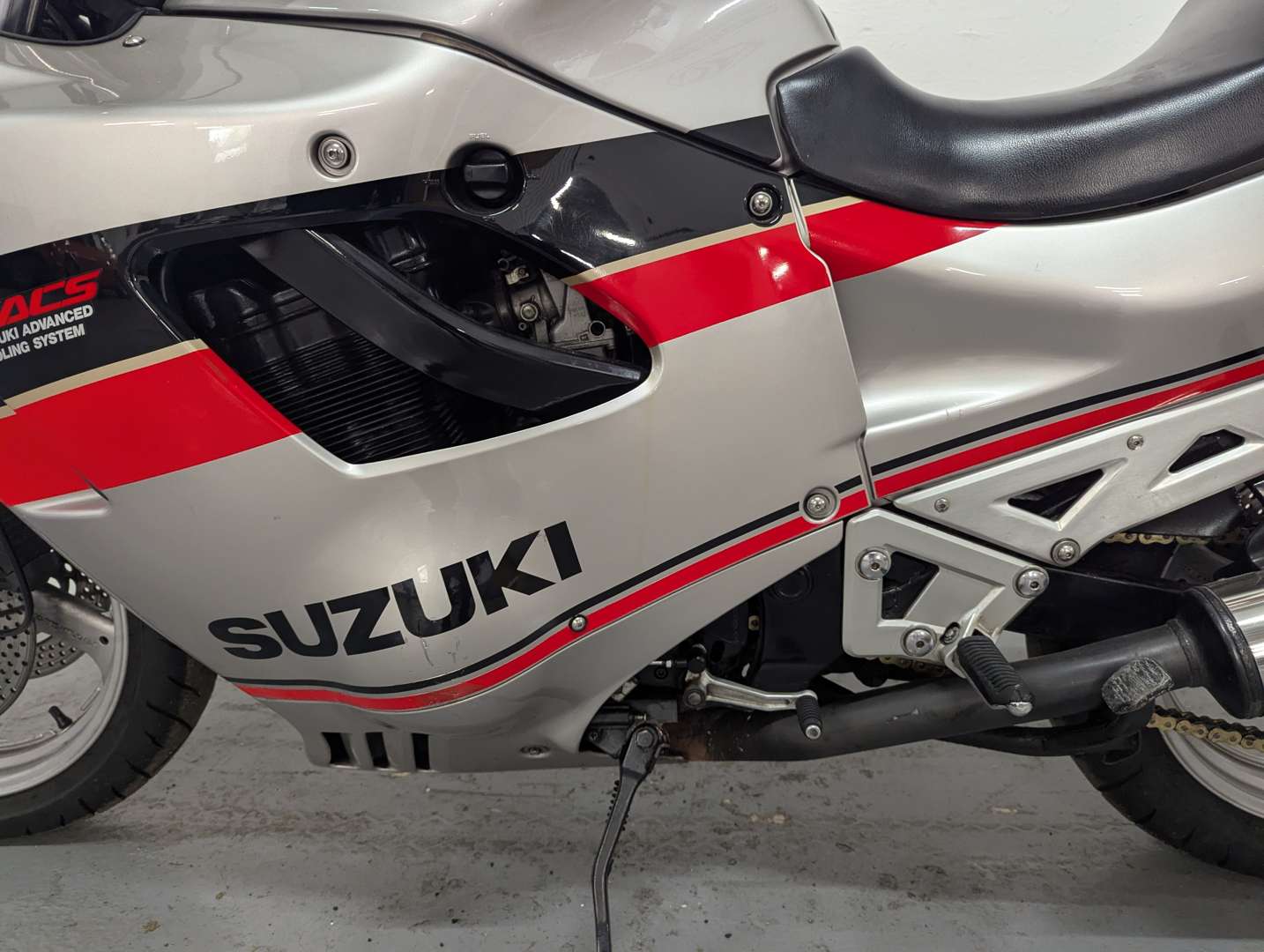 <p>1990 SUZUKI GSX 750F SLINGSHOT</p>