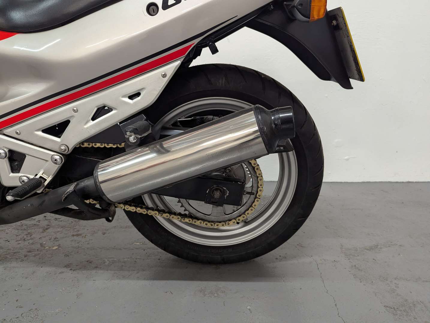 <p>1990 SUZUKI GSX 750F SLINGSHOT</p>