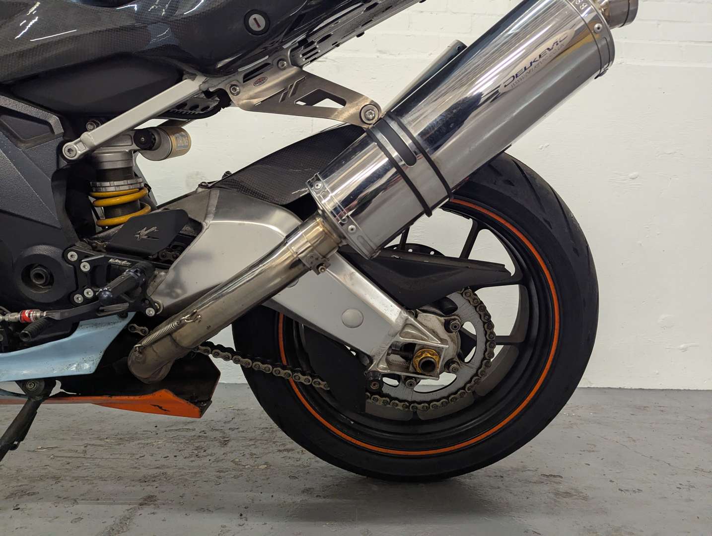 <p>2005 APRILIA RSV MILLE R FACTORY</p>