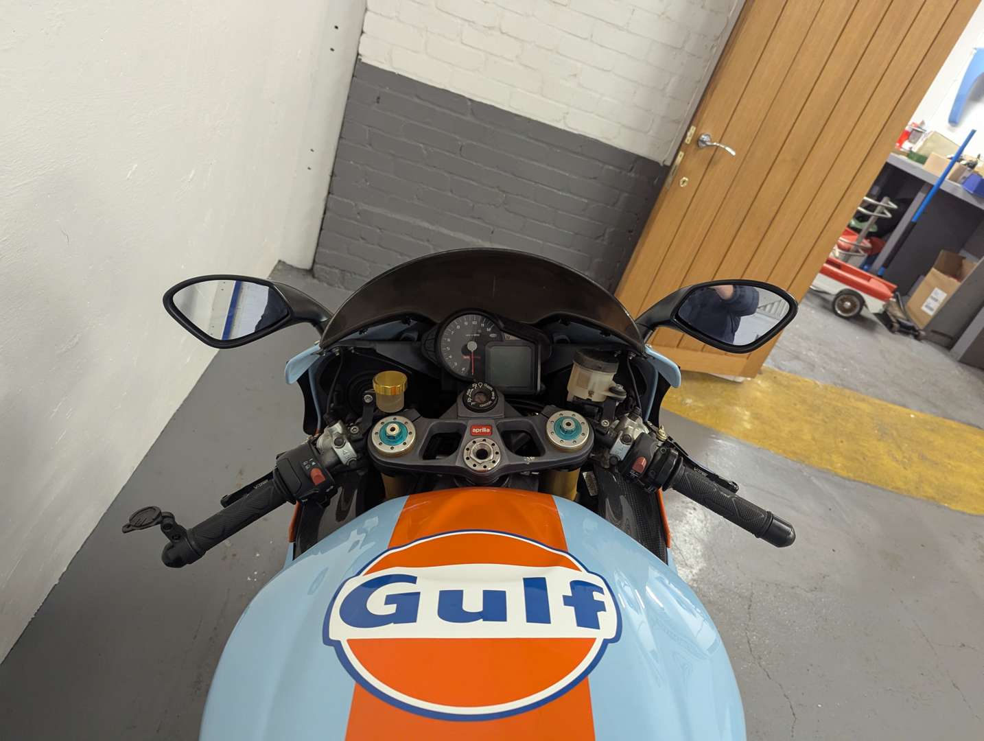 <p>2005 APRILIA RSV MILLE R FACTORY</p>