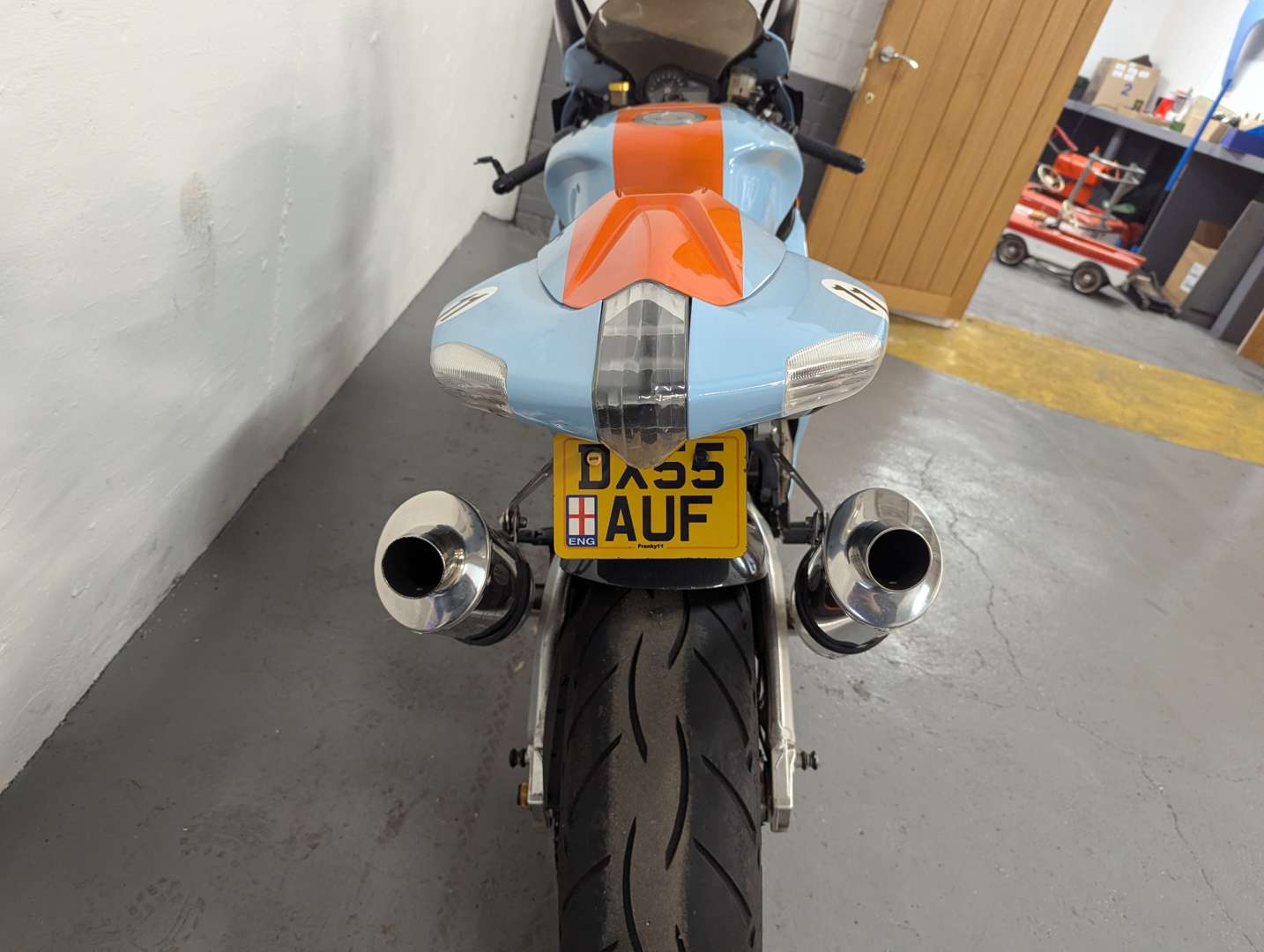 <p>2005 APRILIA RSV MILLE R FACTORY</p>