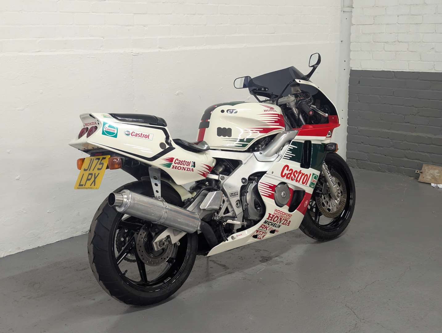 <p>1991 HONDA CBR 400</p>