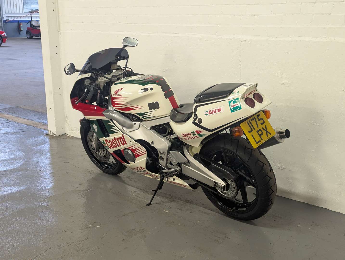 <p>1991 HONDA CBR 400</p>