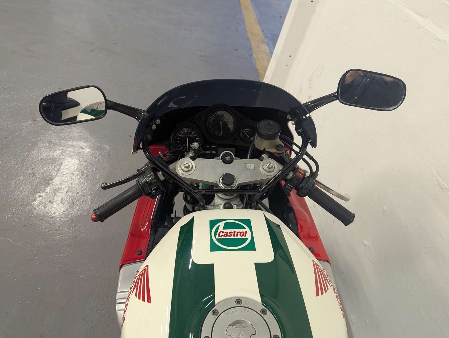 <p>1991 HONDA CBR 400</p>