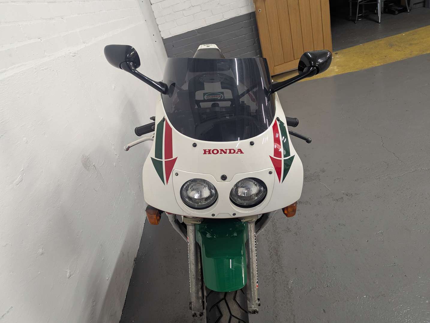 <p>1991 HONDA CBR 400</p>