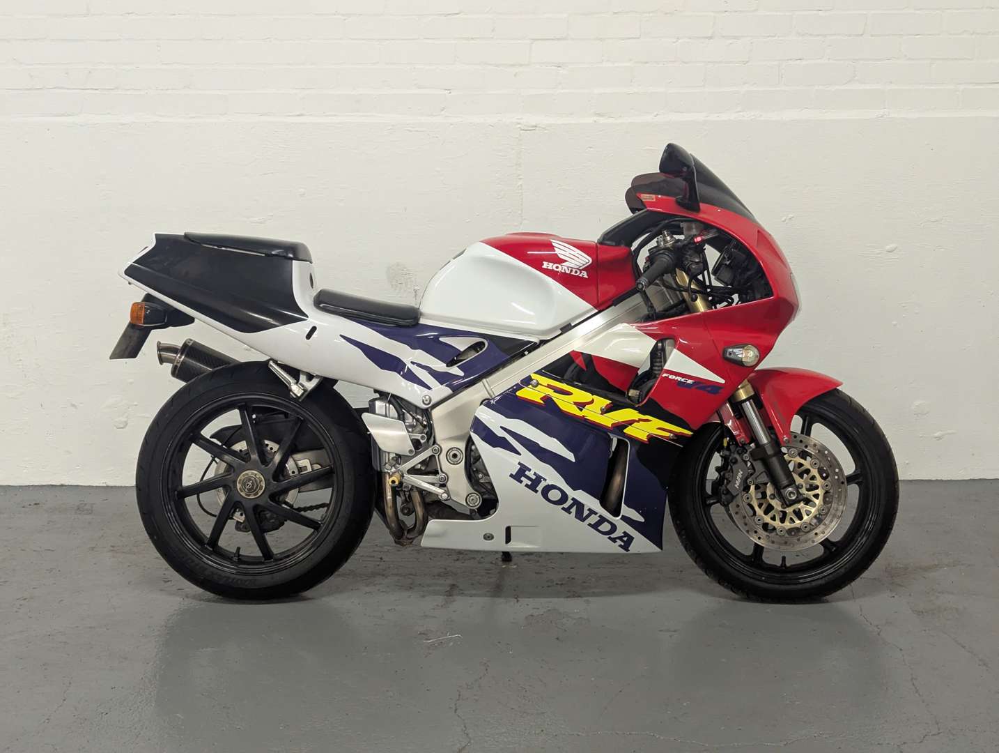 <p>1997 HONDA RVF 400CC</p>