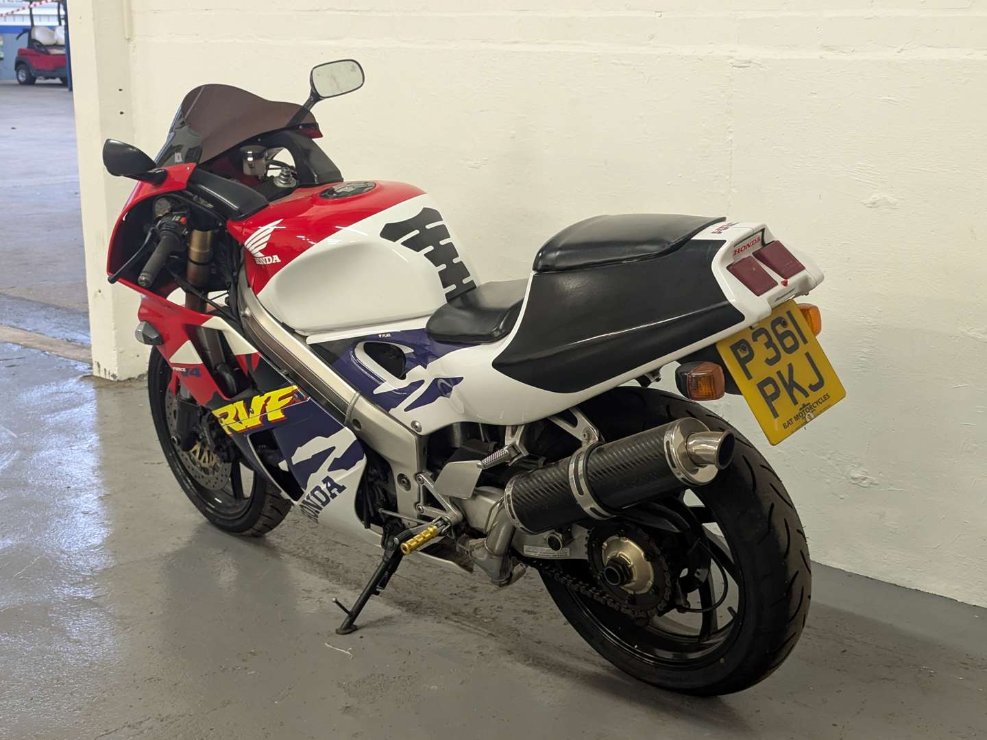 <p>1997 HONDA RVF 400CC</p>