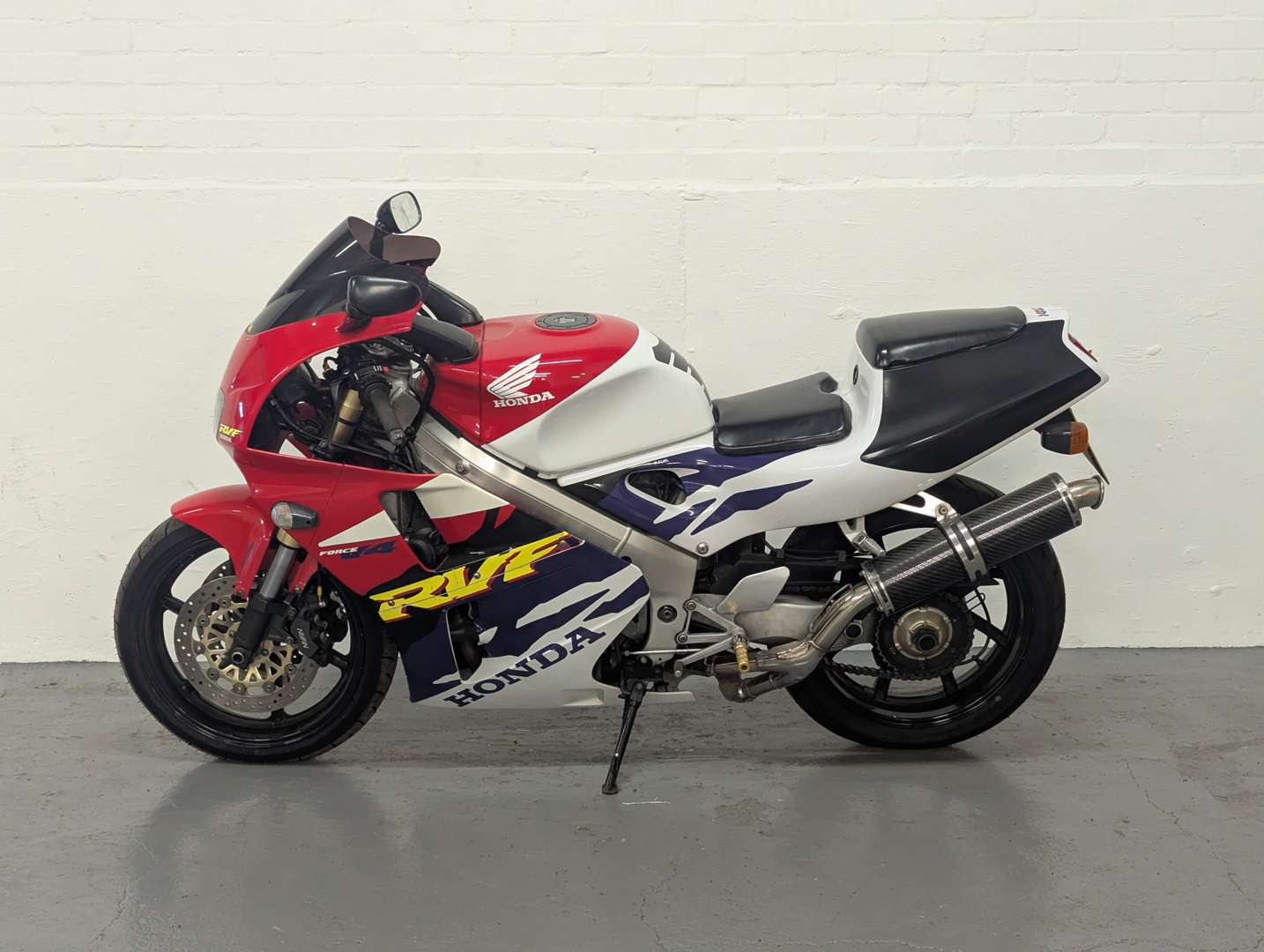 <p>1997 HONDA RVF 400CC</p>
