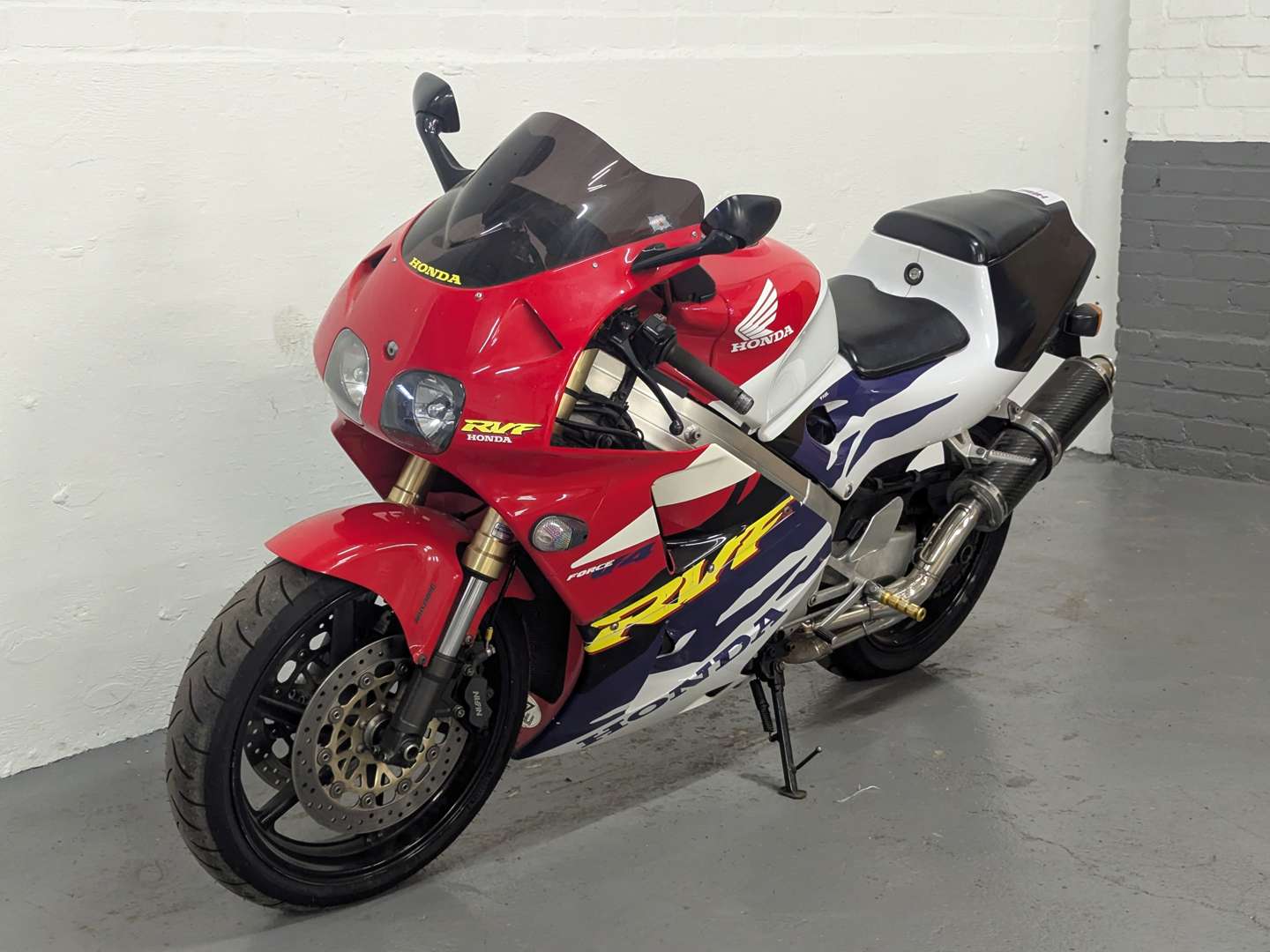 <p>1997 HONDA RVF 400CC</p>