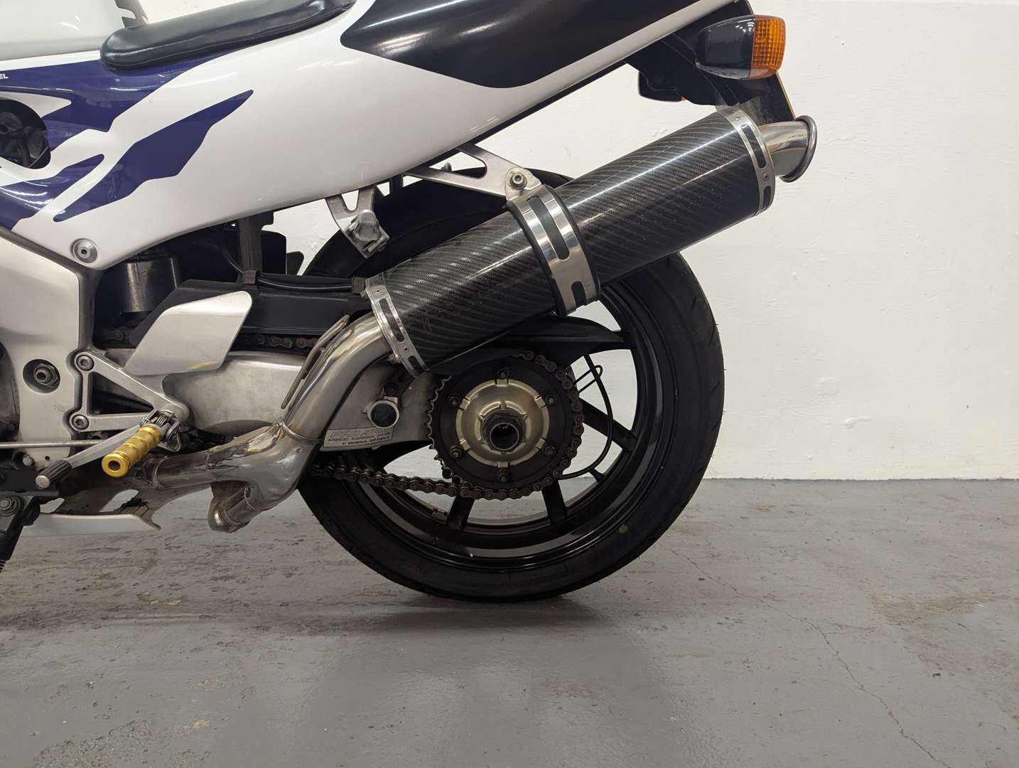 <p>1997 HONDA RVF 400CC</p>